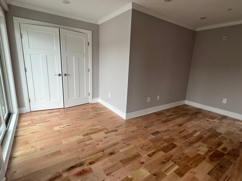 Building Photo - 5128 Spruce St