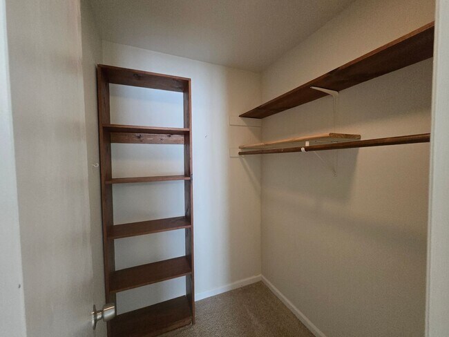 Building Photo - Meticulously Kept 2BR, 3BA Townhome with D...