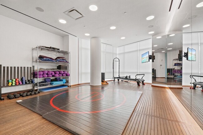 Building Photo - 77 HUDSON St