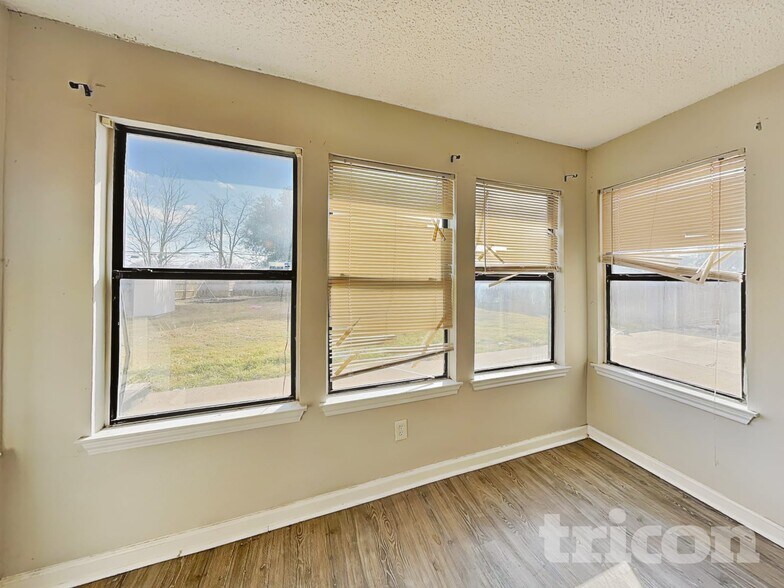 Building Photo - 1506 Briarpath Ln