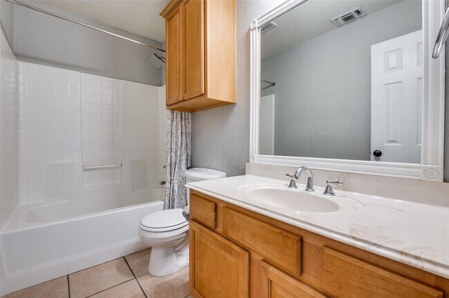 Building Photo - Amazing 3 Bed, 2 Bath Rental Available in ...