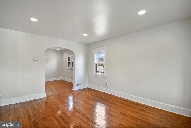 Primary Photo - 111 W Sylvan Ave