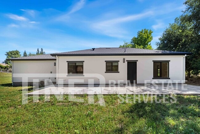 Building Photo - 2363 California Ave