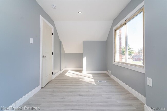 Building Photo - 9327 Schaefer Hwy