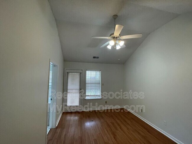 Building Photo - 1490 Estacada Way
