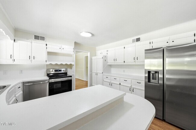 Building Photo - 808 Chippendale Rd