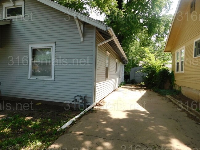 Building Photo - 2 Bedroom, 1 Bathroom house