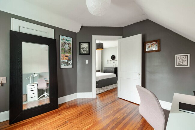 Building Photo - 3935 Oak Park Pl