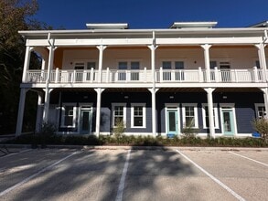 Building Photo - Spacious Two-Bedroom Condo off Masonboro Loop