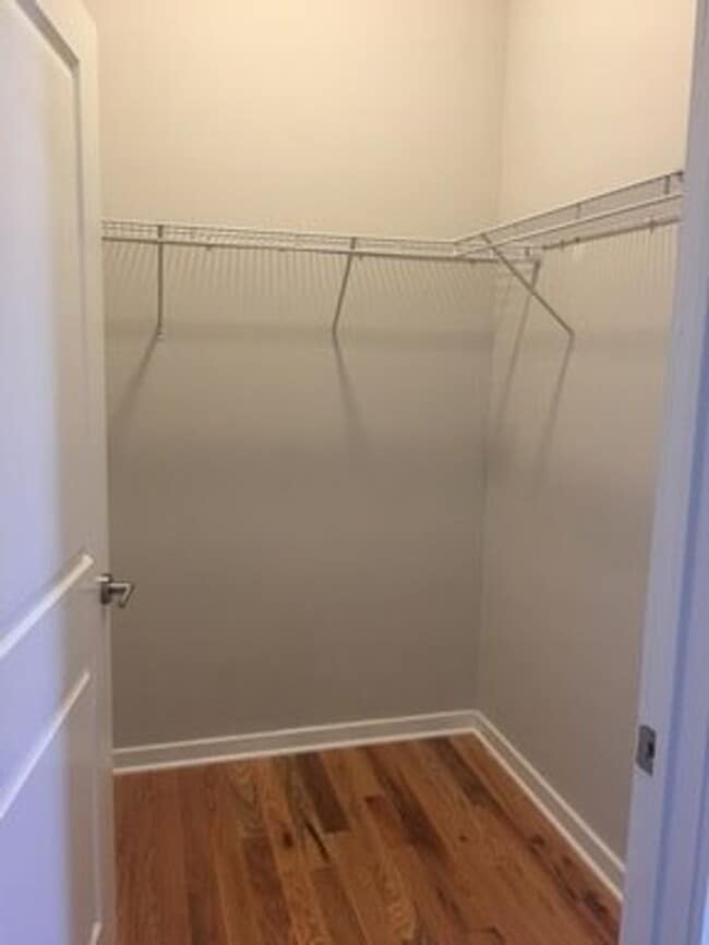 Building Photo - 2007 Hope St