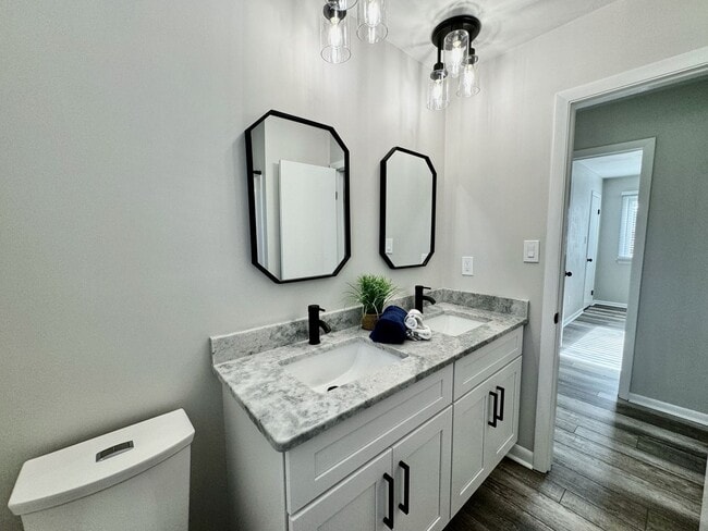 Building Photo - READY NOW!! Updated 5-Bedroom Home w/Fenced Backyard, Attached Garage  & Sunroom - Pet Friendly!