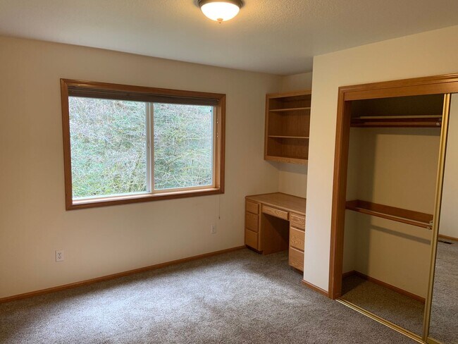 Building Photo - Escape to the Serene Beauty of Vineyard Mo...