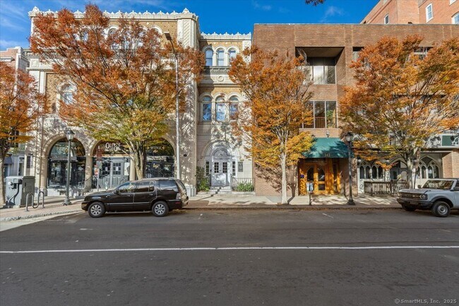 Building Photo - 124 Temple St