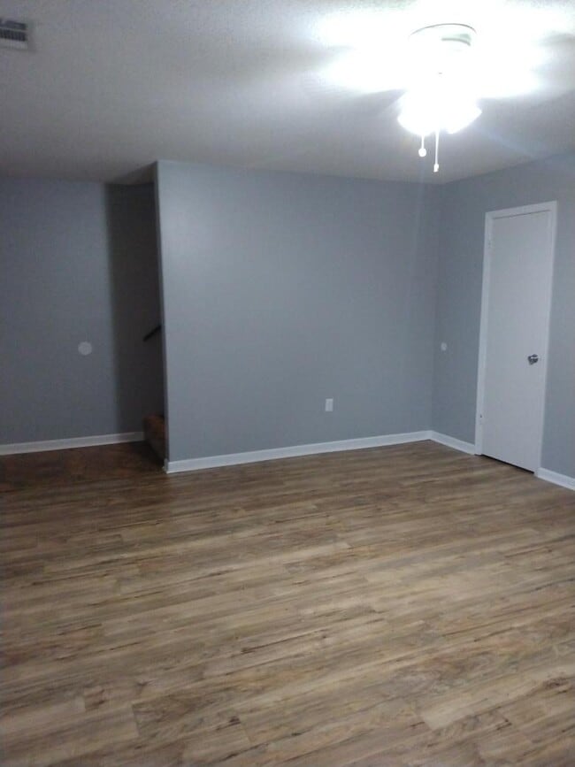 Building Photo - Pirate Cove Apartments 9-16