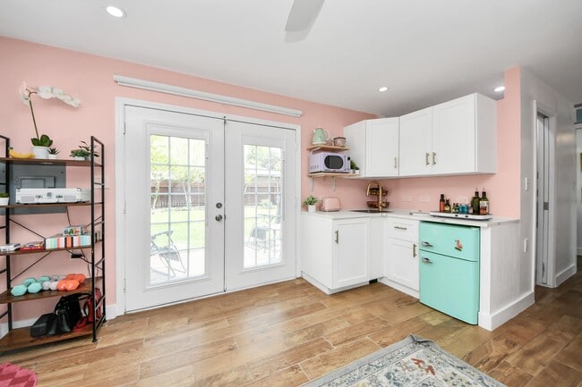 Building Photo - 5523 Cheena Dr