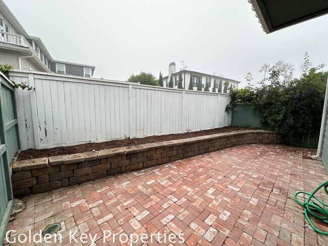 Building Photo - Remodeled Two-Bedroom Townhome in Encinitas Village!