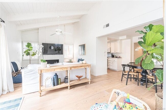 Building Photo - 719 Poinsettia Ave