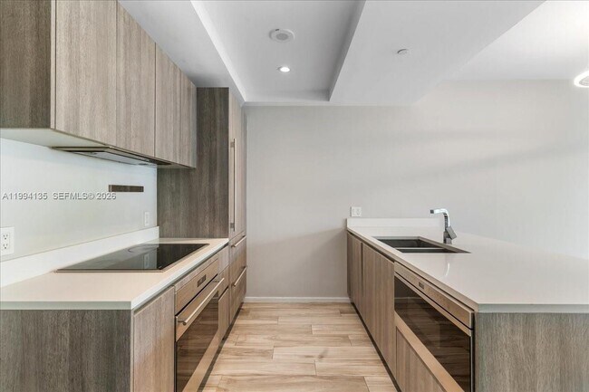 Building Photo - 801 S Miami Ave