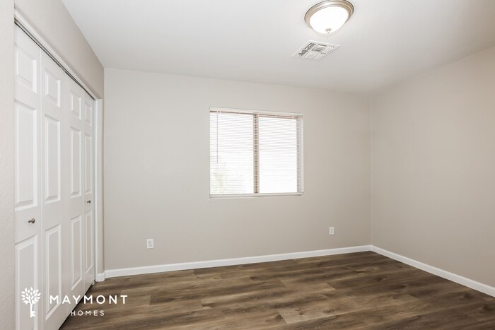 Building Photo - 1906 S Valley Dr