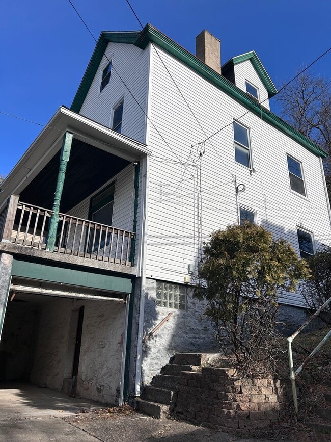 Building Photo - 3BR Single-Family Home + Office | Garage | Fresh Updates| Perrysville Avenue