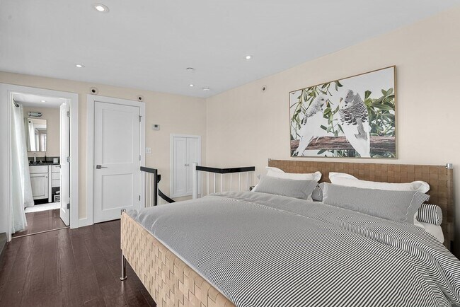 Building Photo - 33 Commercial Wharf