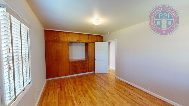 Building Photo - Great Locaton, Small Pet Negotiable w/ Pet Rent