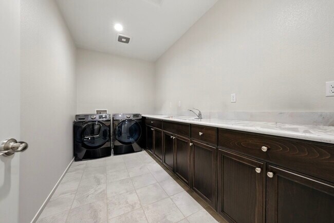 Building Photo - 201 Corriedale Ct