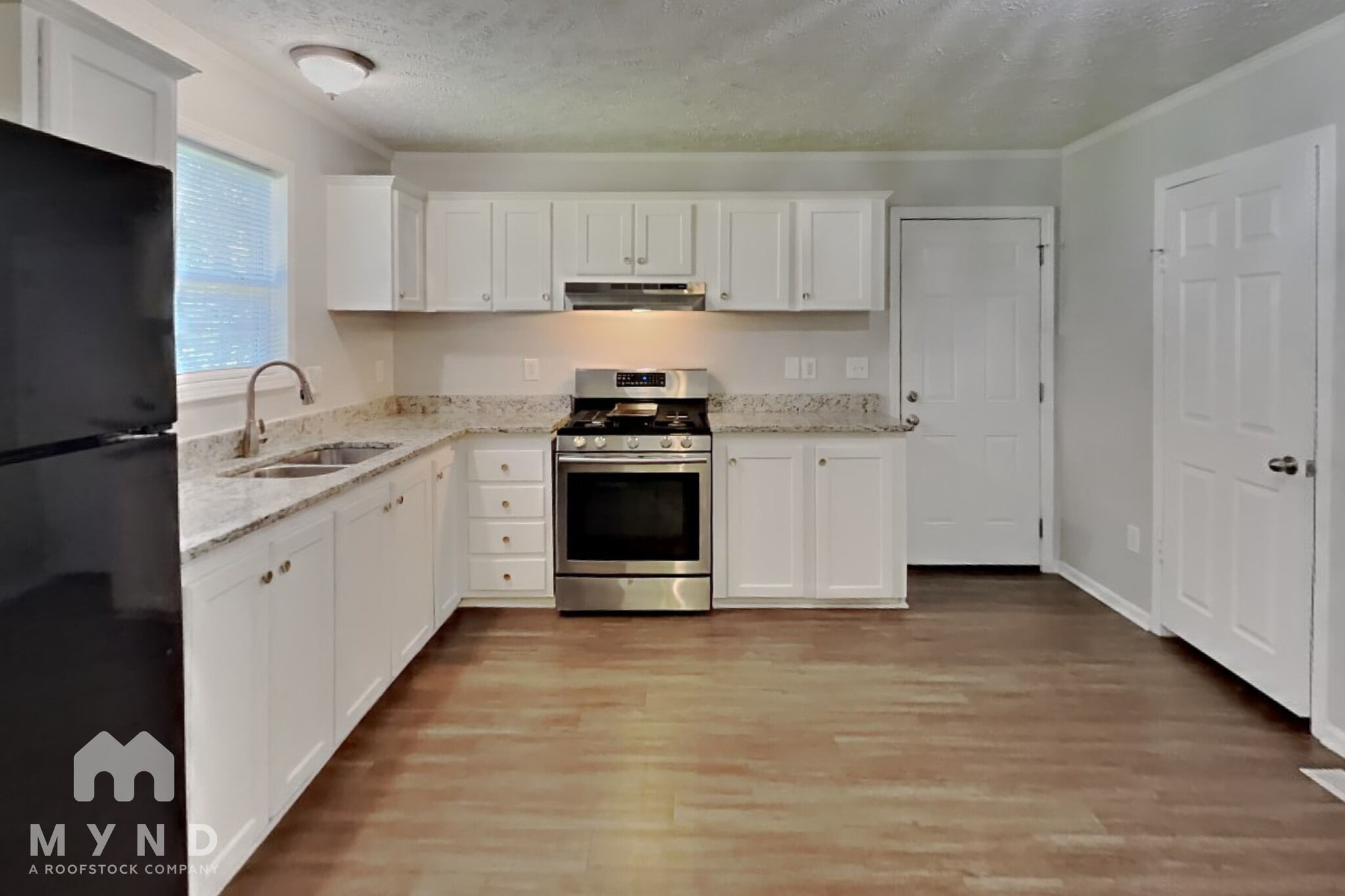 Building Photo - 2208 Shalimar Dr