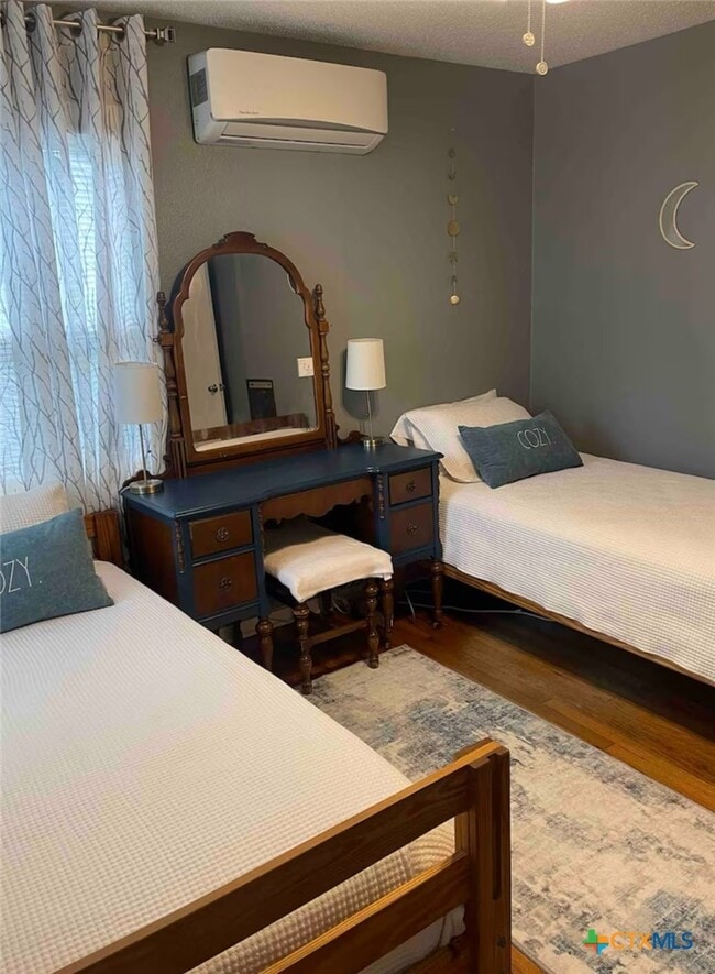 Building Photo - 284 Perryman St