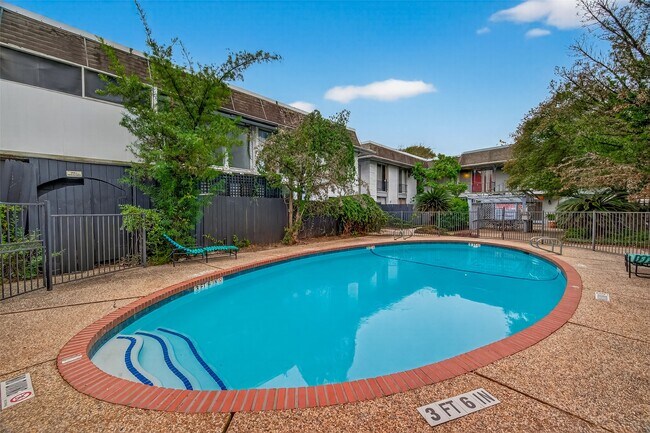 Building Photo - 3300 Yorktown St