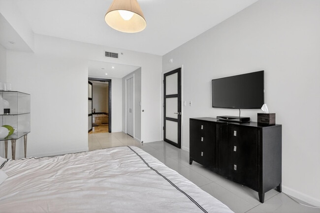 Building Photo - 9595 Collins Ave