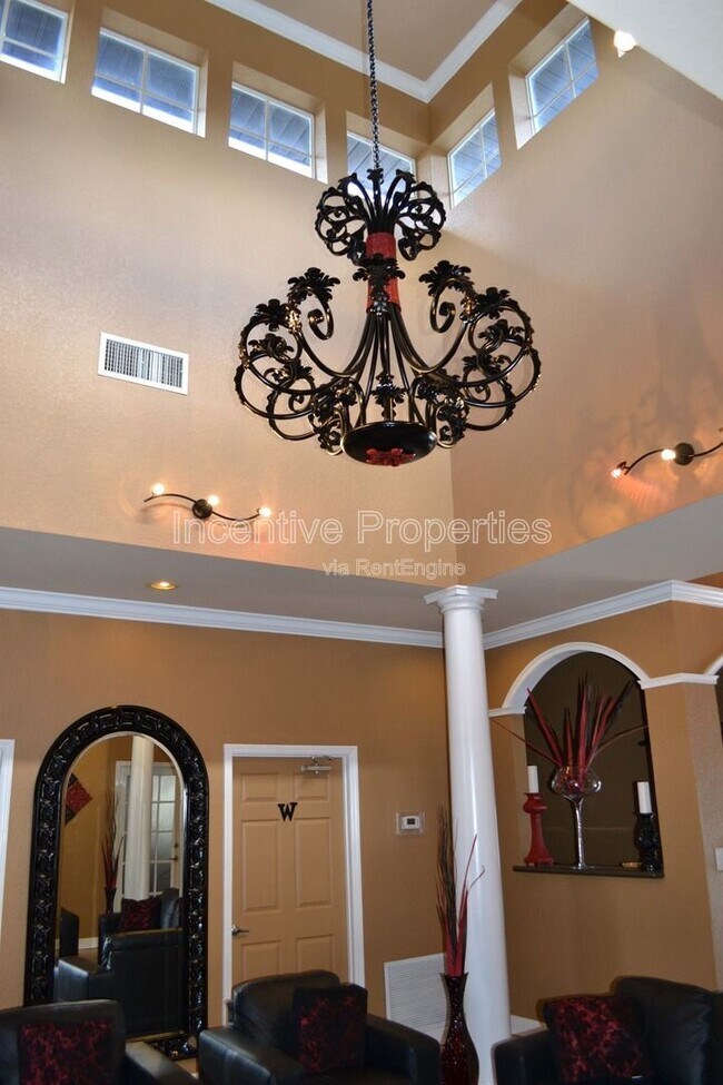 Building Photo - 6071 Westgate Dr