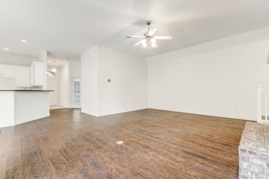 Building Photo - 9440 Park Garden Dr