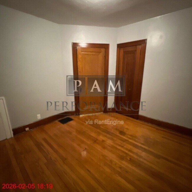 Building Photo - 1909 Thurston Ave