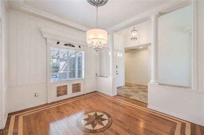 Building Photo - 10227 Sunset Gardens Dr