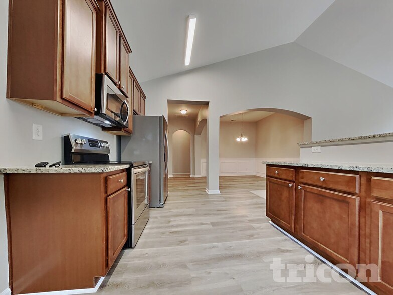 Building Photo - 30 Fernwood Ct