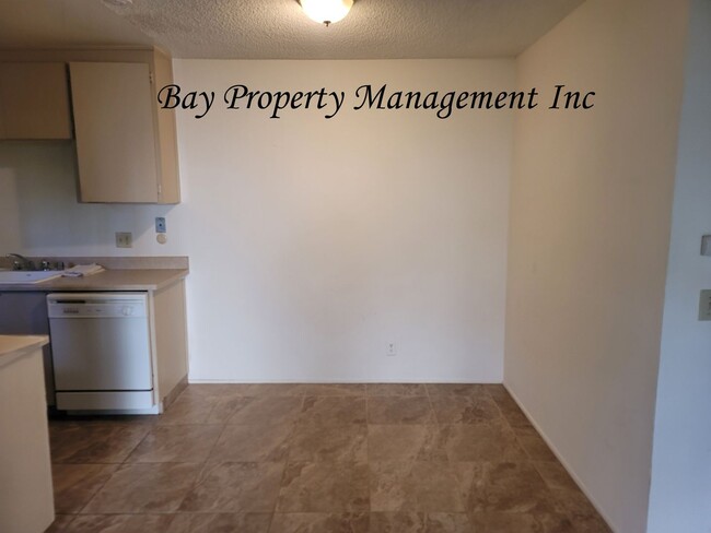 Building Photo - Available soon! 1 bedroom condo in Monterey