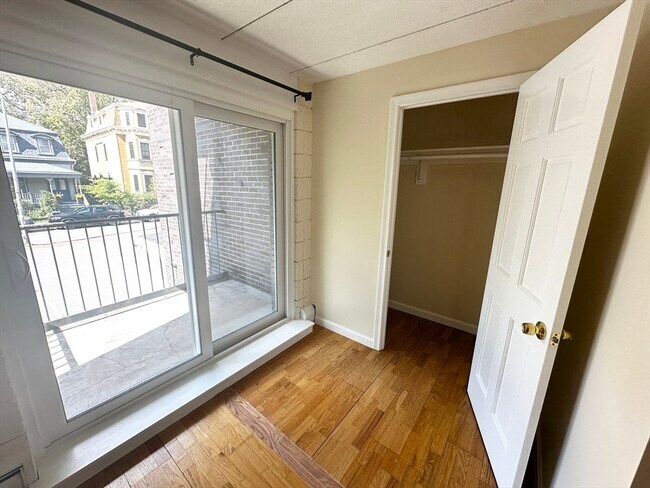 Building Photo - 26 Inman St