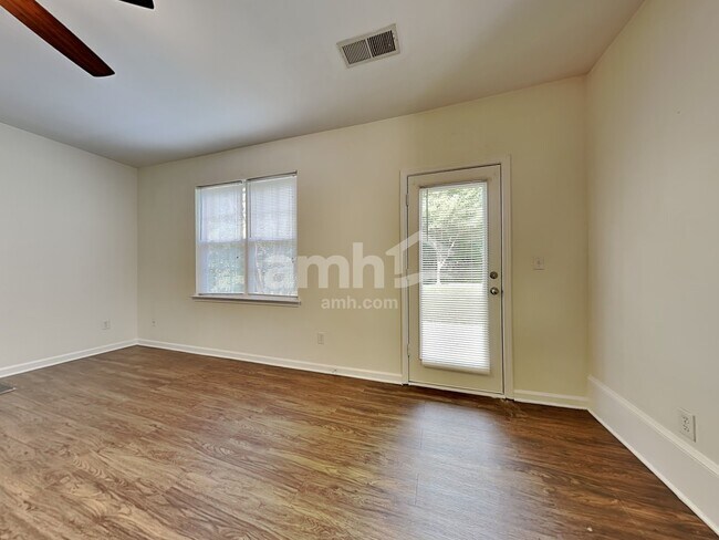 Building Photo - 9117 Hollow Ridge Ln