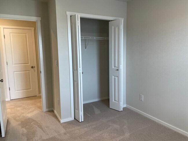 Building Photo - BEAUTIFUL 3 Bed 2.5 Bath Home in Vancouver! Stainless Steel Appliances!