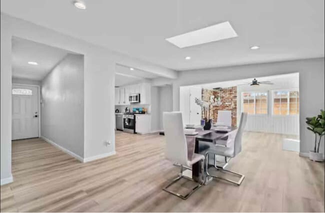 Building Photo - 1109 W Ave J