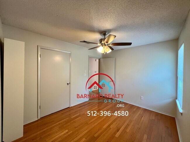 Building Photo - 402 N Fredericksburg St