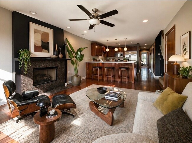 Building Photo - 5658 W 63rd St