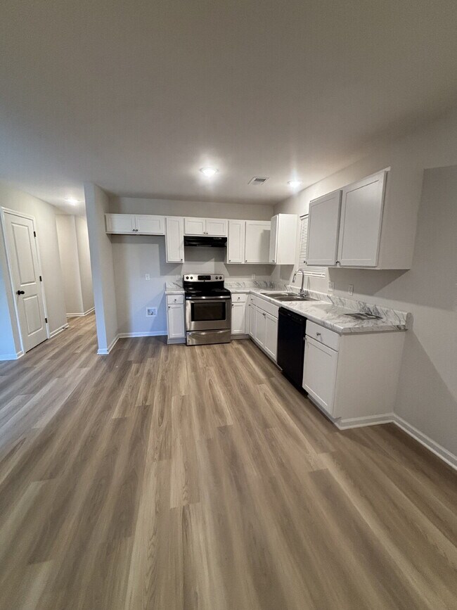 Building Photo - "4-Bed, 2-Bath Retreat in Memphis – Your Perfect Sanctuary Awaits!"