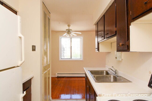 Building Photo - 850 W Margate Terrace