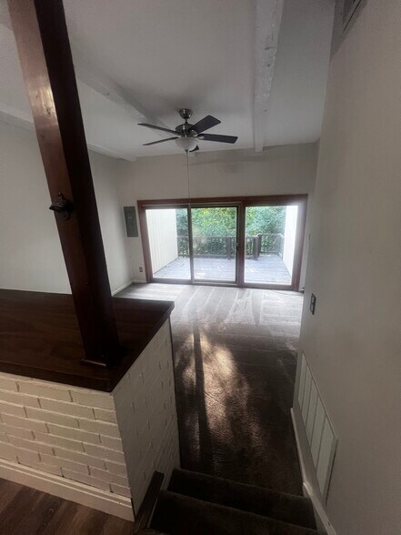 Building Photo - 538 Carriage Cir