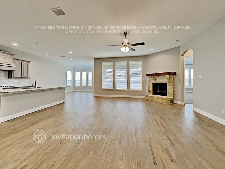 Building Photo - 15041 Belclaire Ave