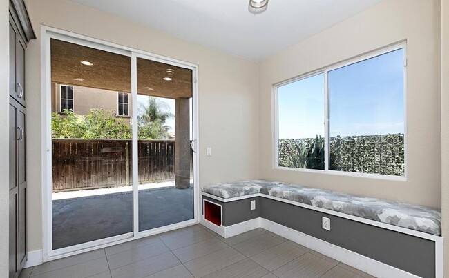 Building Photo - 6313 Avenida De Las Vistas