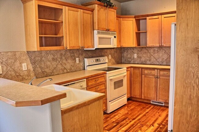 Building Photo - 1601 S Euclid Ave