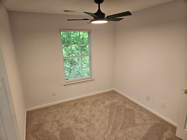 Building Photo - Stylish End Unit 3br 2.5ba TH in Cary! Ava...